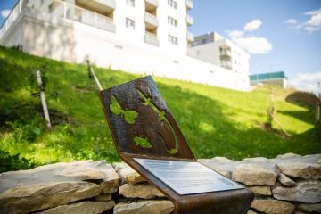 Čtvrť Emila Kolbena - naučná stezka. Zastavení Ještěrky a biokoridor.